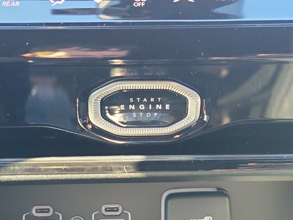New 2026 Jeep Grand Cherokee Altitude AWD/4WD image 27