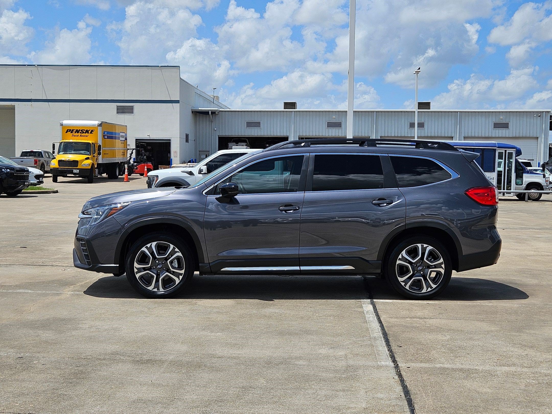 Used 2025 Subaru Ascent Limited AWD/4WD image 9