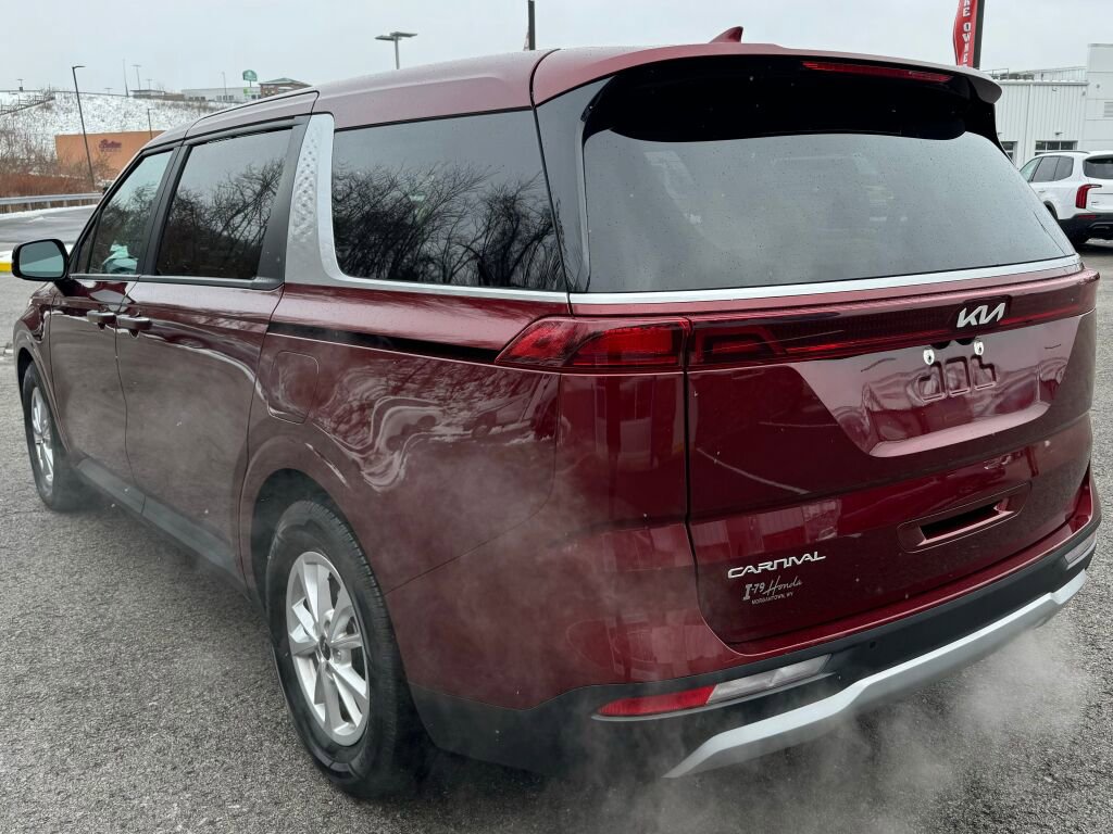 Used 2024 Kia Carnival LX image 5