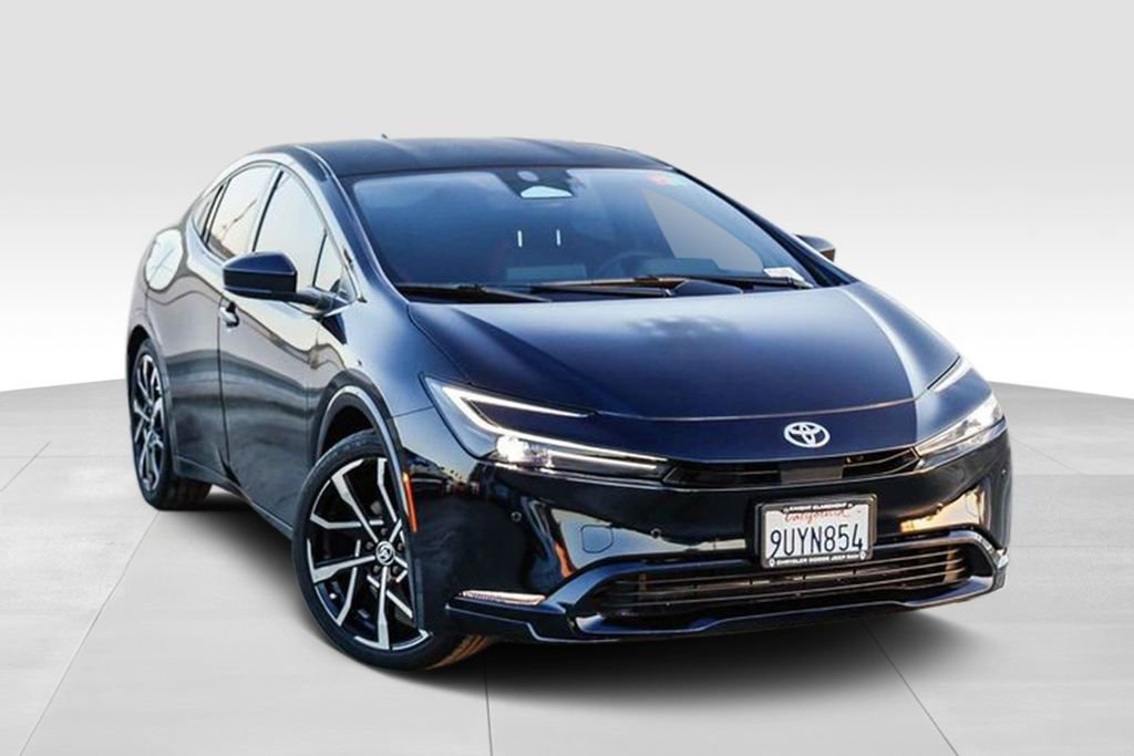 Used 2025 Toyota Prius Plug-In Hybrid video 2