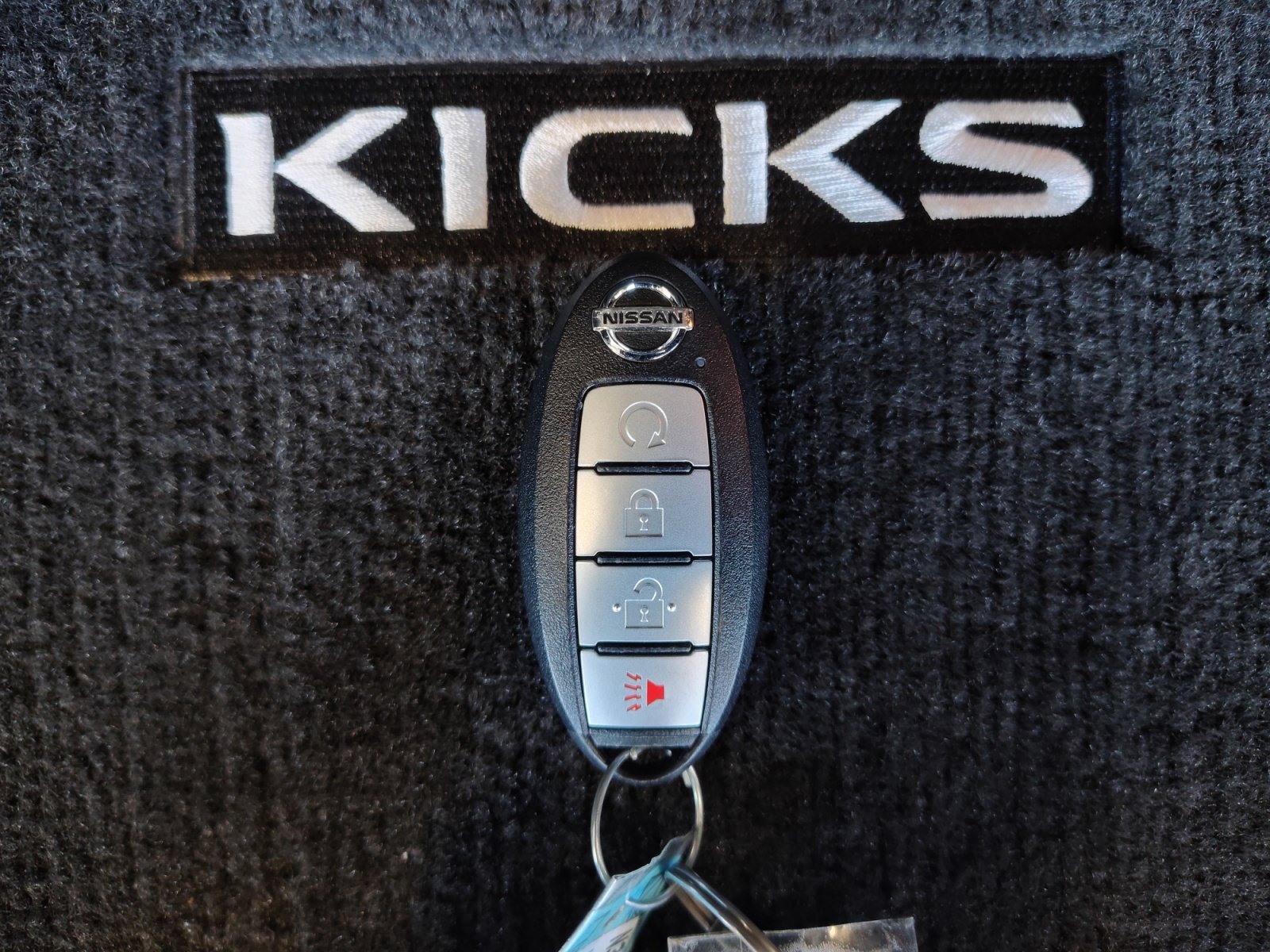 Used 2019 Nissan Kicks SR w/ SR Premium Package FWD image 30