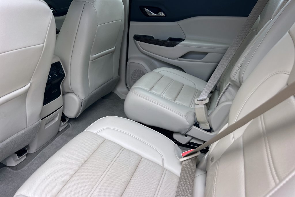 Used 2021 GMC Acadia Denali w/ Denali Technology Package FWD image 15