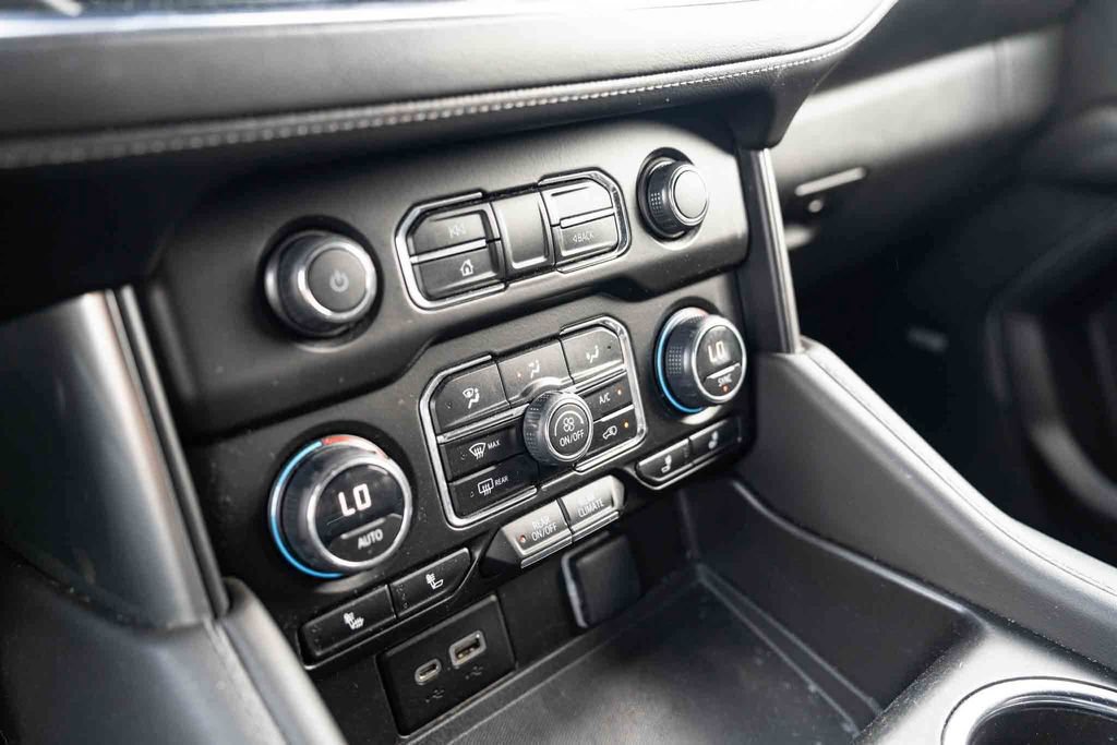 Used 2023 Chevrolet Tahoe Z71 w/ Luxury Package AWD/4WD image 20