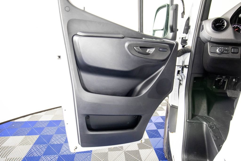 Used 2025 Mercedes-Benz Sprinter 2500 image 12