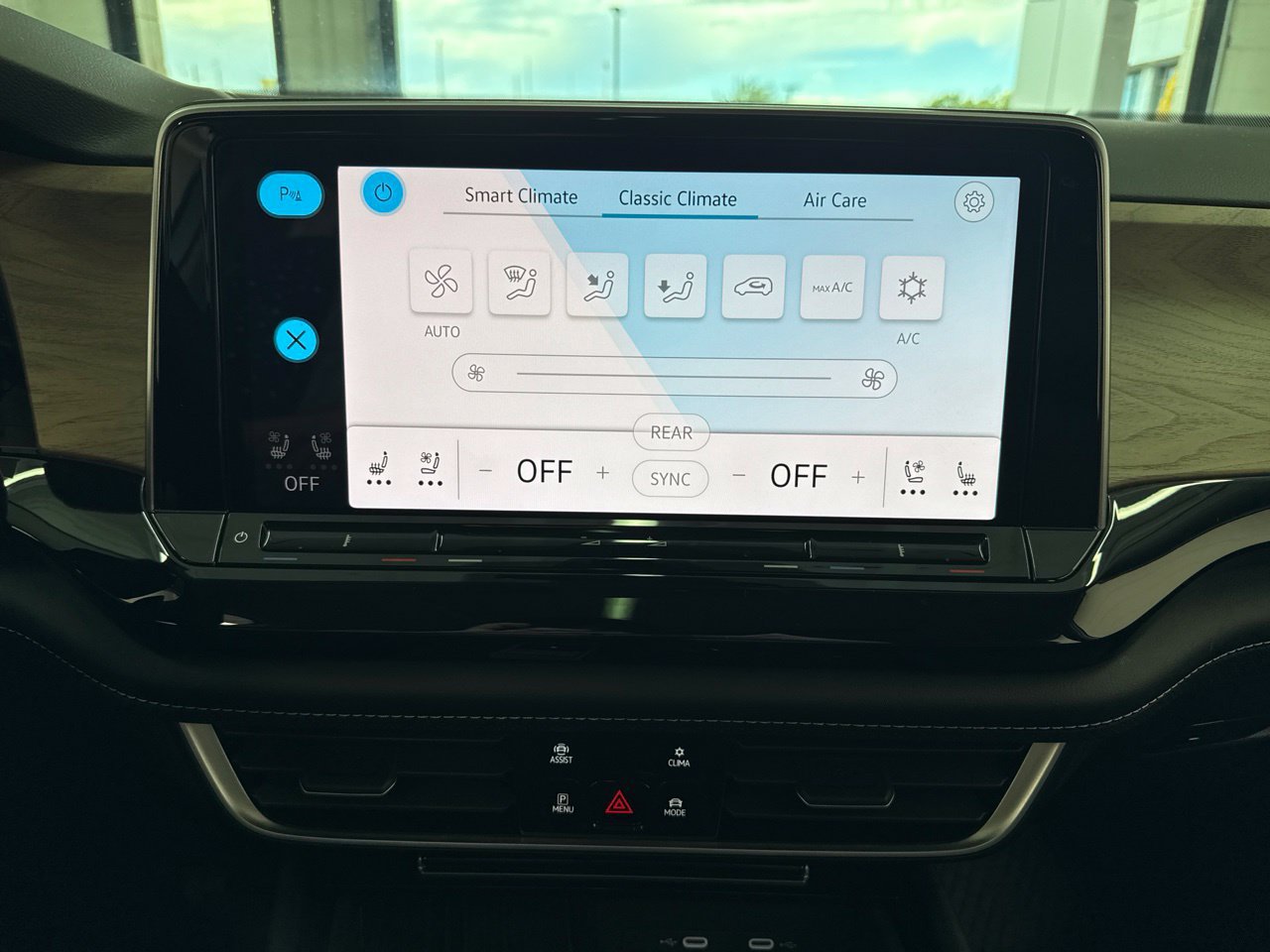 Used 2026 Volkswagen Atlas SE FWD image 32