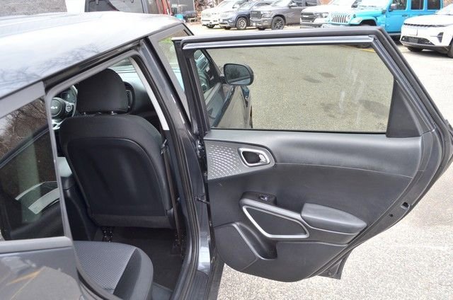 Used 2023 Kia Soul LX w/ LX Technology Package image 32
