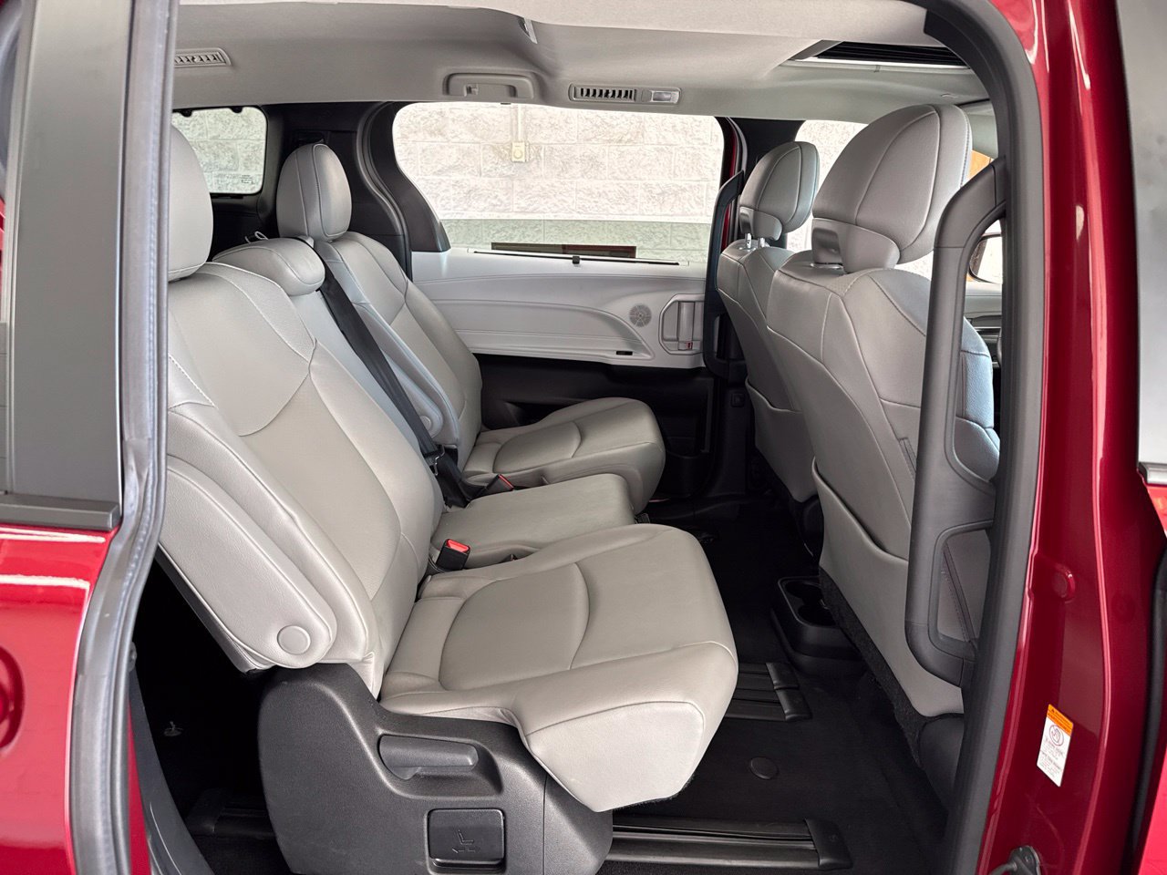 Used 2026 Toyota Sienna XLE FWD image 42
