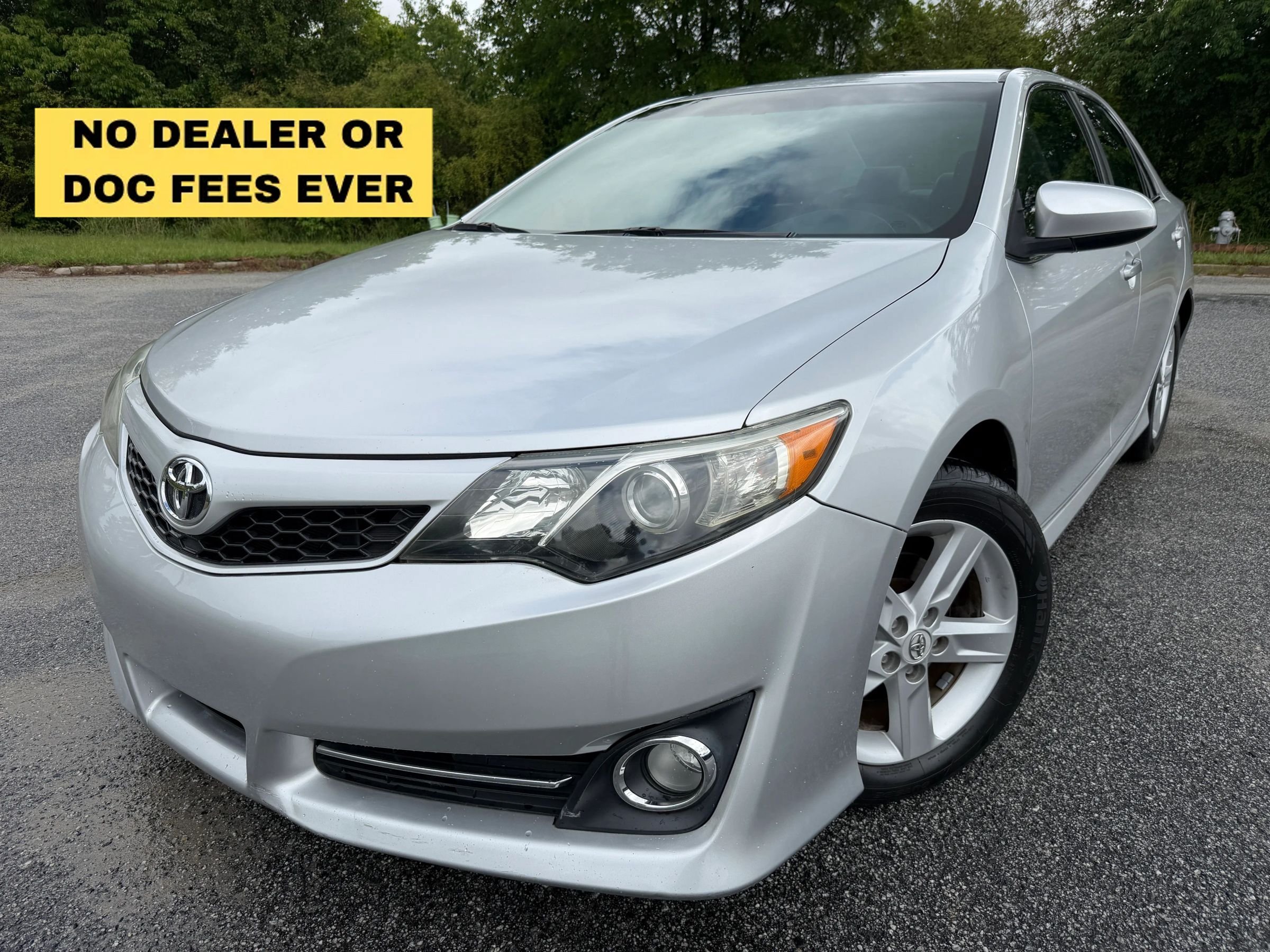 Used 2013 Toyota Camry SE FWD image 1