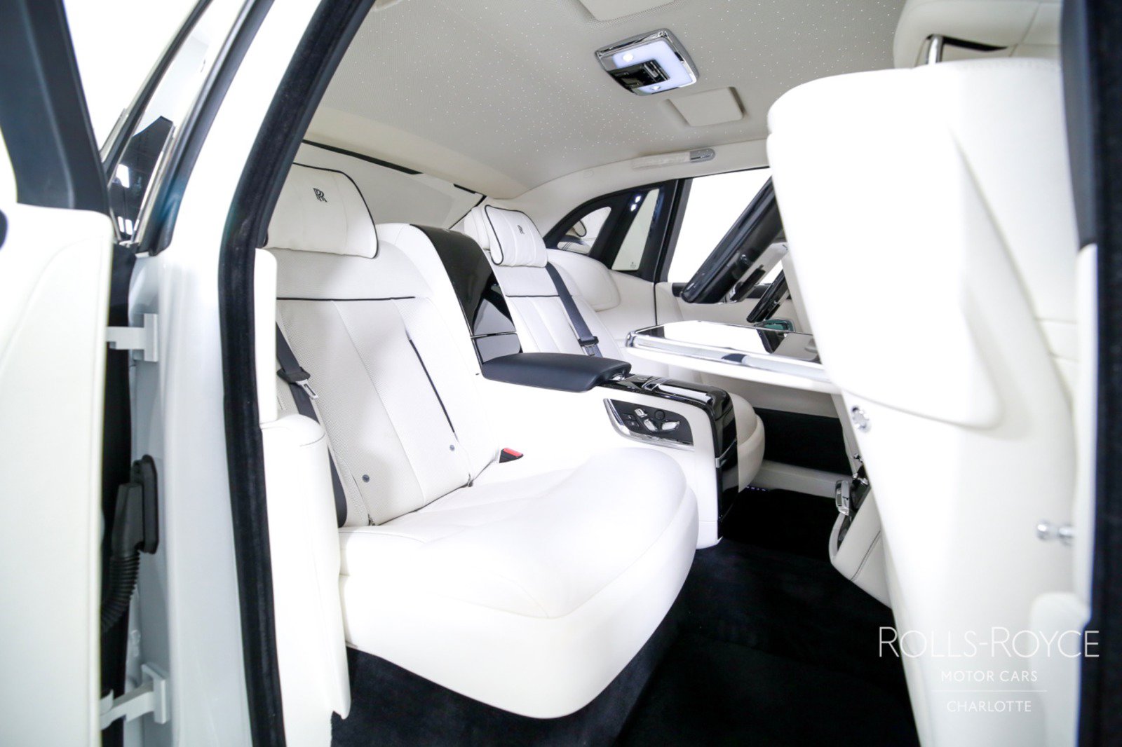 Certified 2024 Rolls-Royce Phantom Sedan RWD image 30