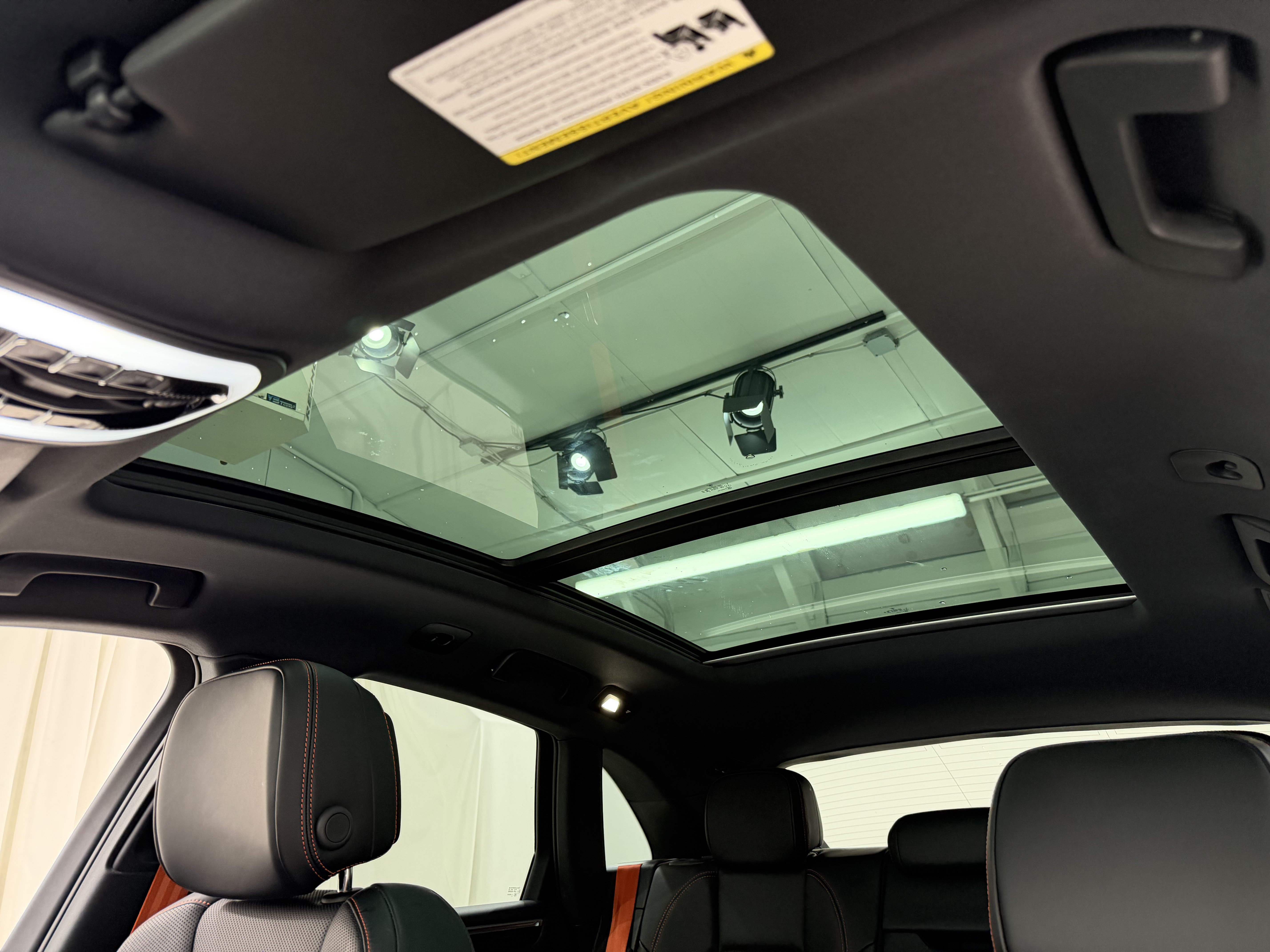Certified 2024 Porsche Macan S AWD/4WD image 36