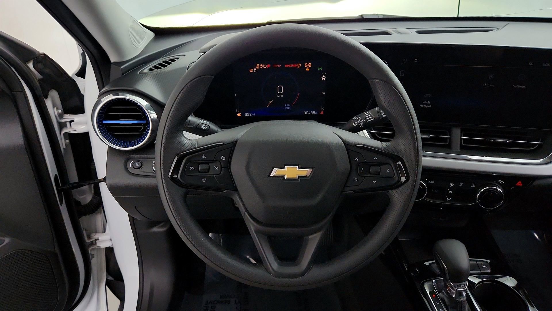 Certified 2024 Chevrolet Trax LT FWD image 19