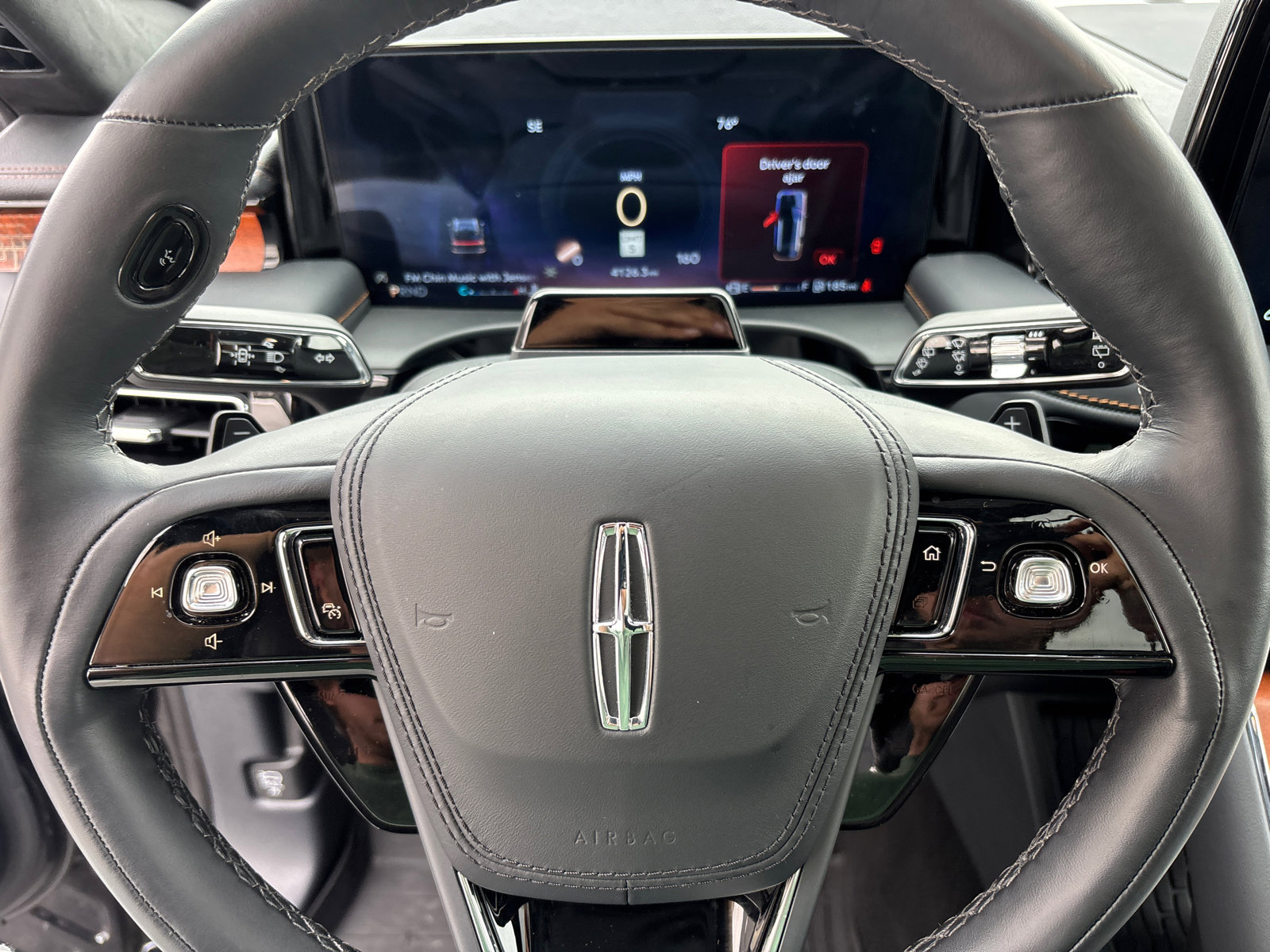 New 2025 Lincoln Aviator Black Label w/ Jet Appearance Package image 18