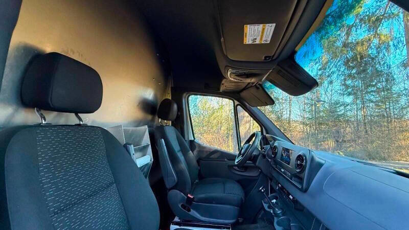 Used 2019 Mercedes-Benz Sprinter 144 image 1