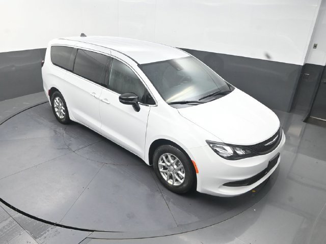 New 2027 Chrysler Pacifica LX FWD image 10