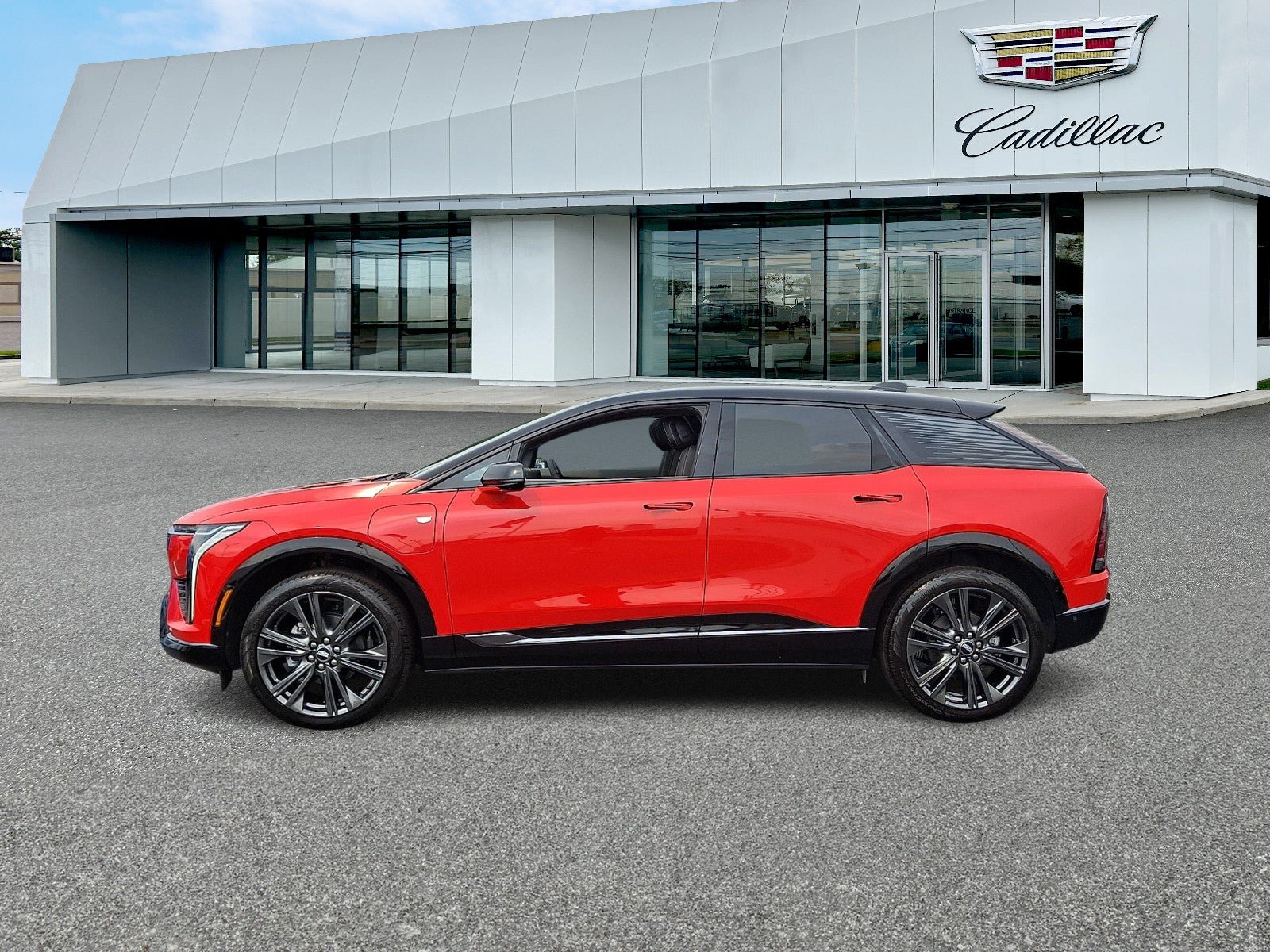 Certified 2025 Cadillac Optiq Sport 2 AWD/4WD image 2