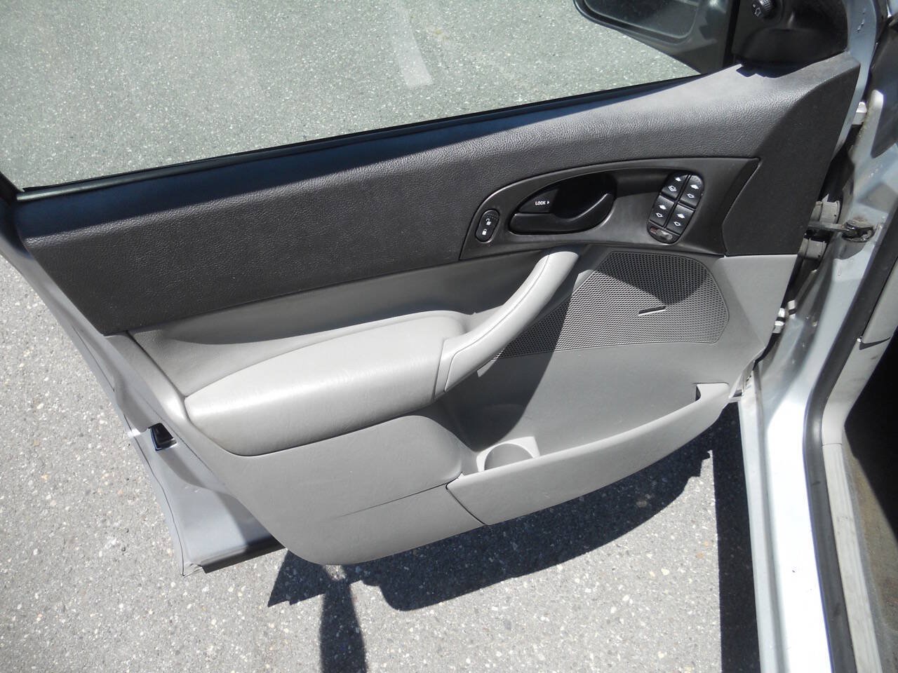 Used 2006 Ford Focus SES FWD image 27