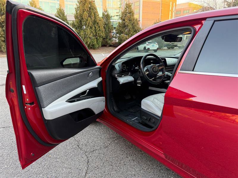 Used 2021 Hyundai Elantra Limited image 26