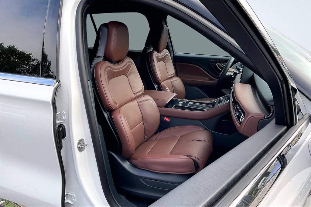 New 2026 Lincoln Aviator Reserve w/ Luxury Package RWD image 11