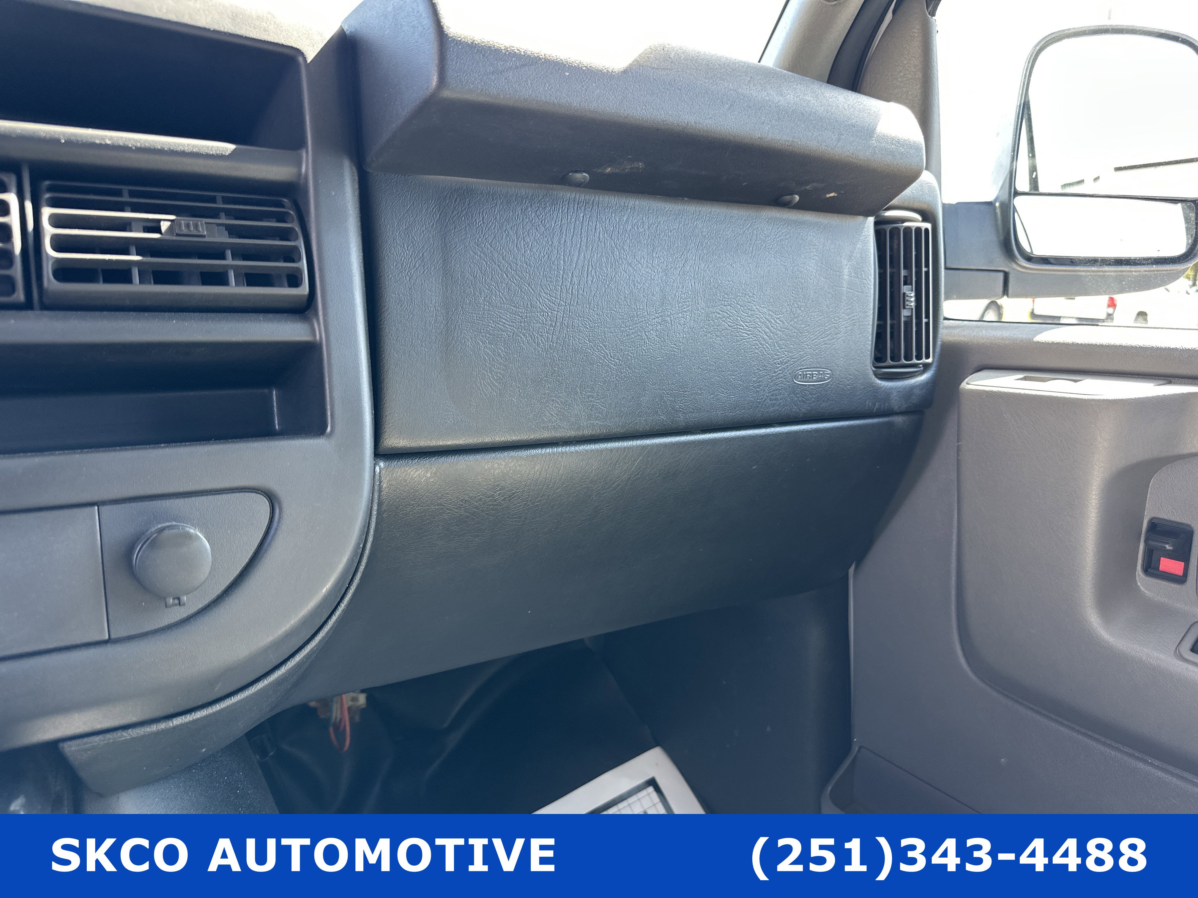 Used 2015 Chevrolet Express 2500 image 23