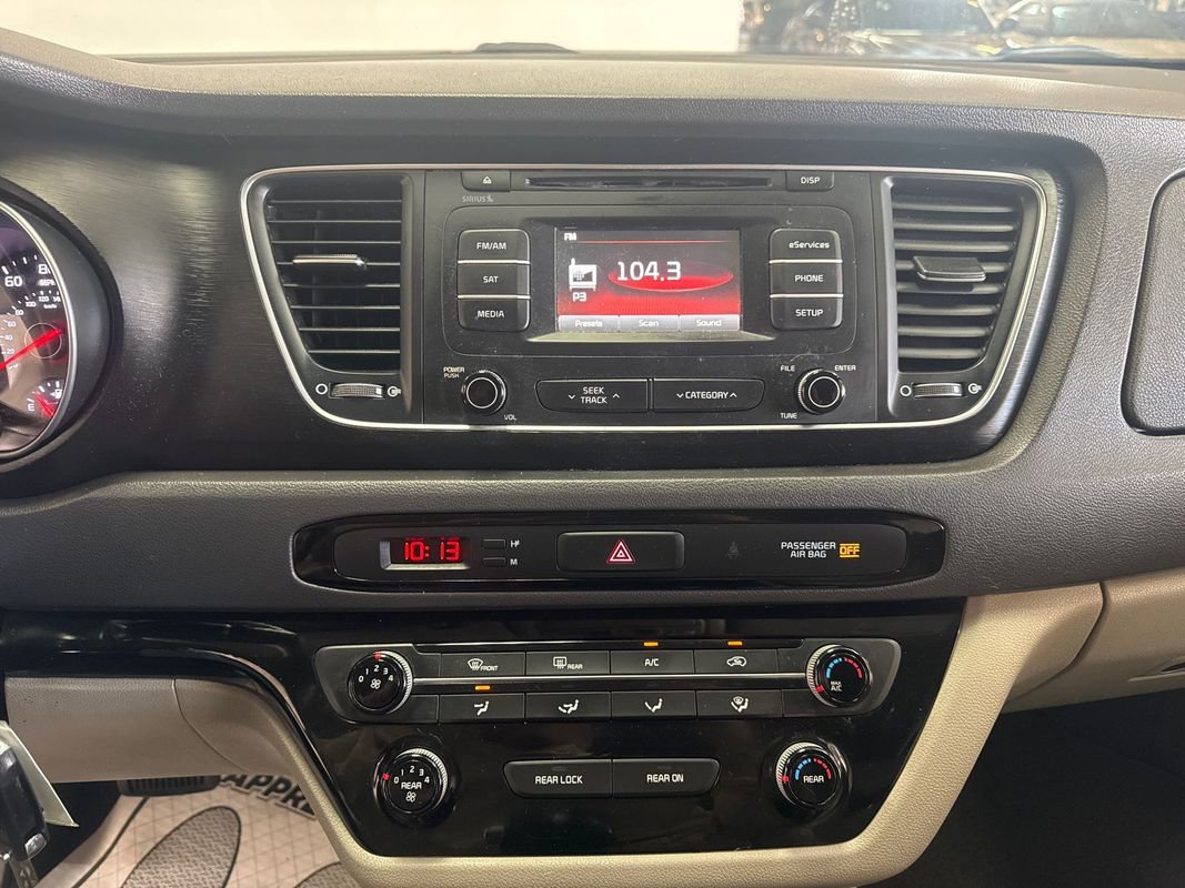 Used 2015 Kia Sedona LX w/ LX Convenience Package image 16