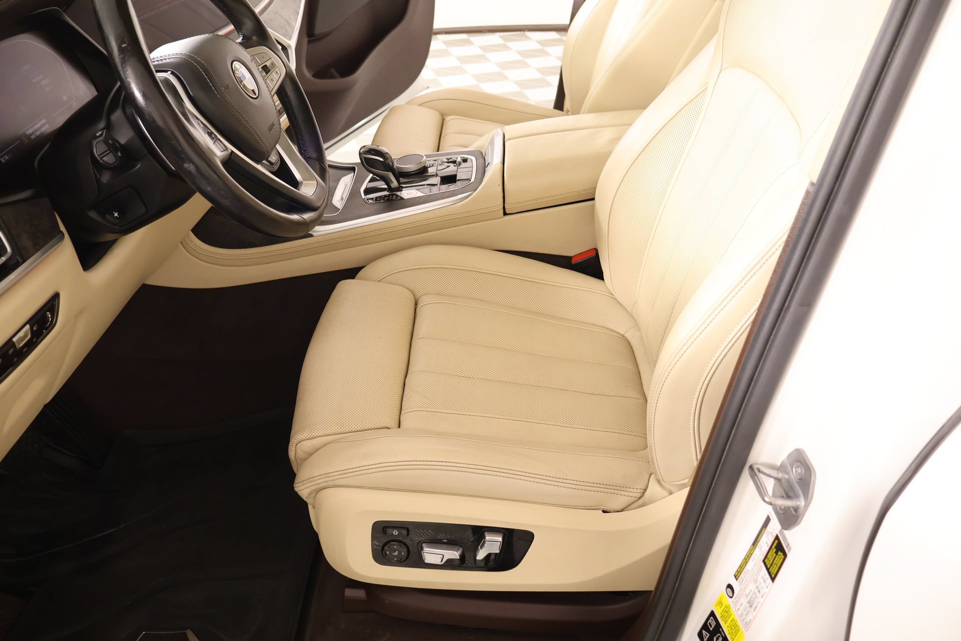 Used 2019 BMW X7 xDrive40i w/ Luxury Seating Package AWD/4WD image 12