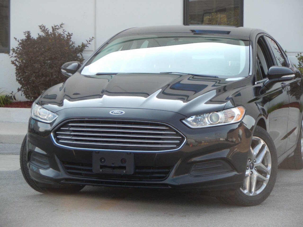 Used 2013 Ford Fusion SE FWD image 3