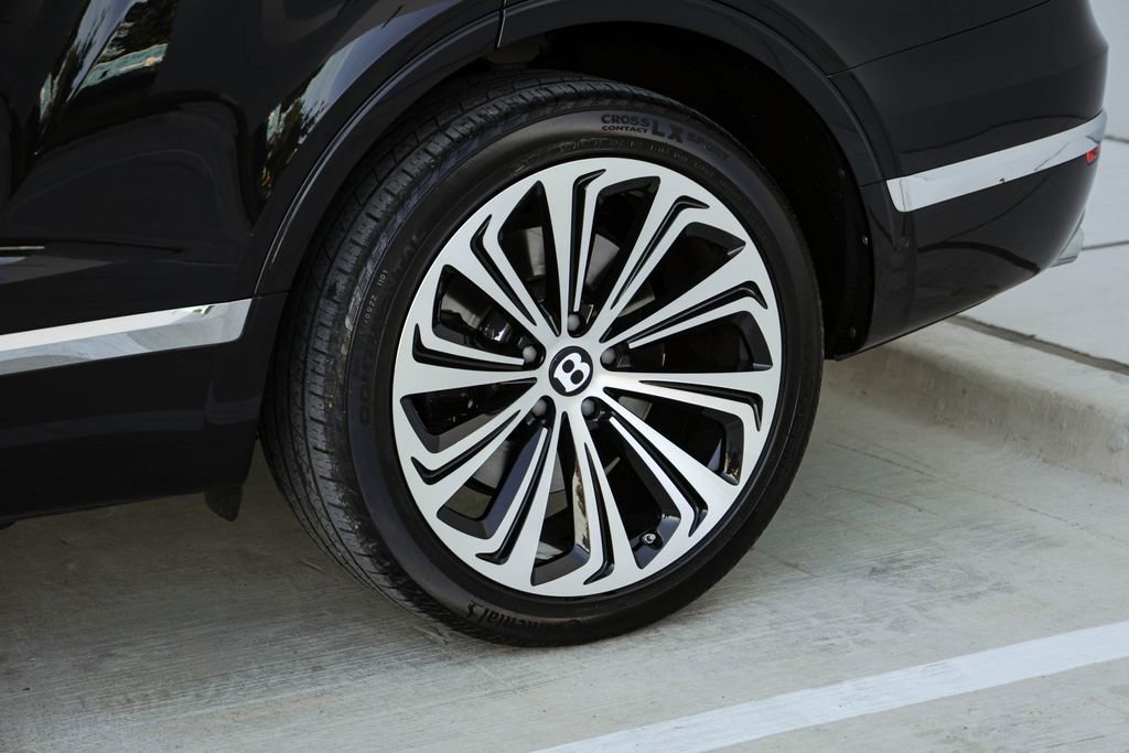 Used 2018 Bentley Bentayga image 37