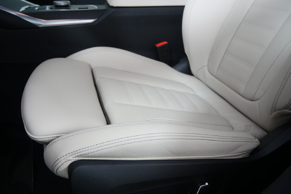 New 2026 BMW 330i Sedan w/ M Sport Package RWD image 9