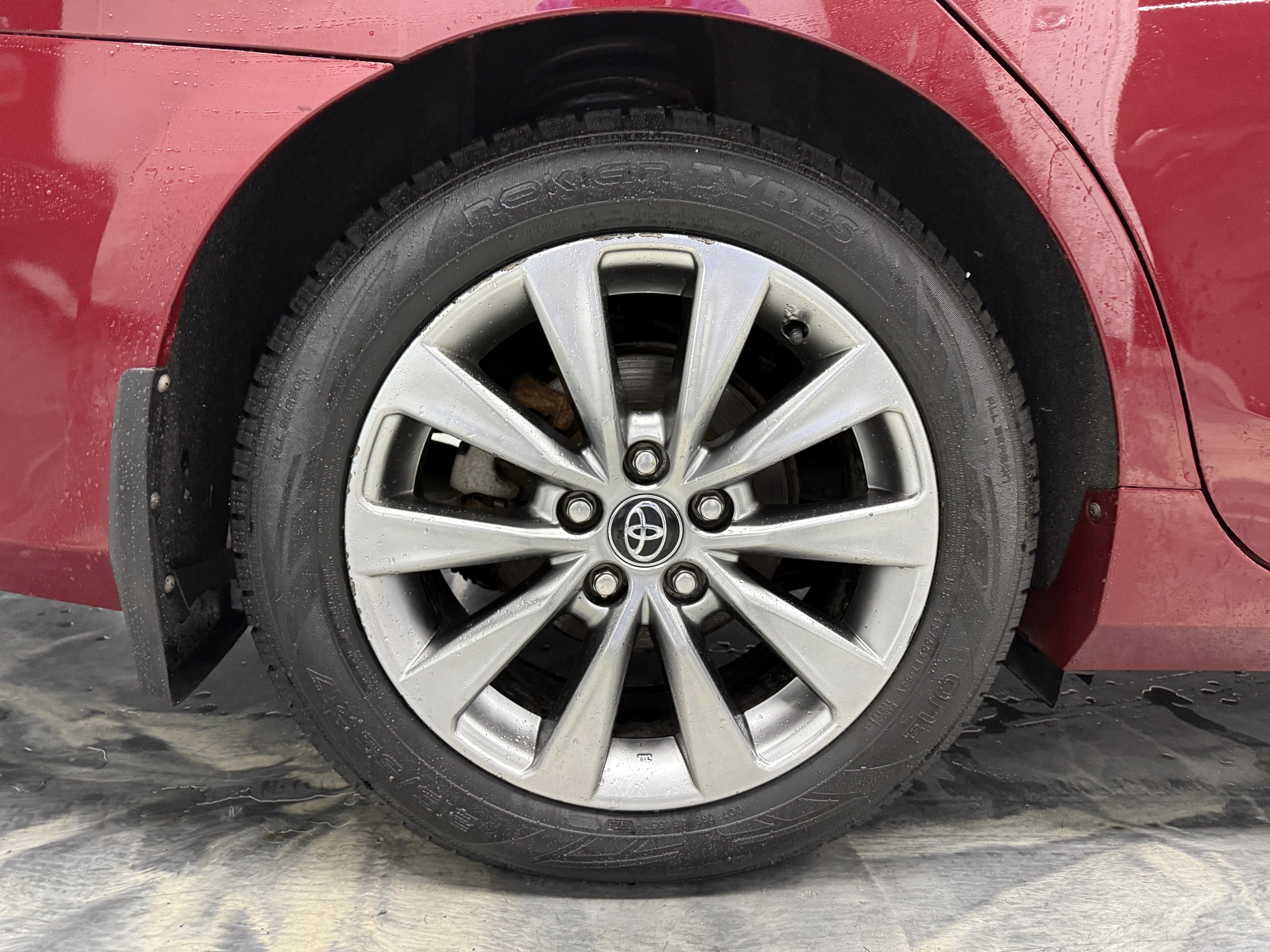 Used 2017 Toyota Camry XLE image 23