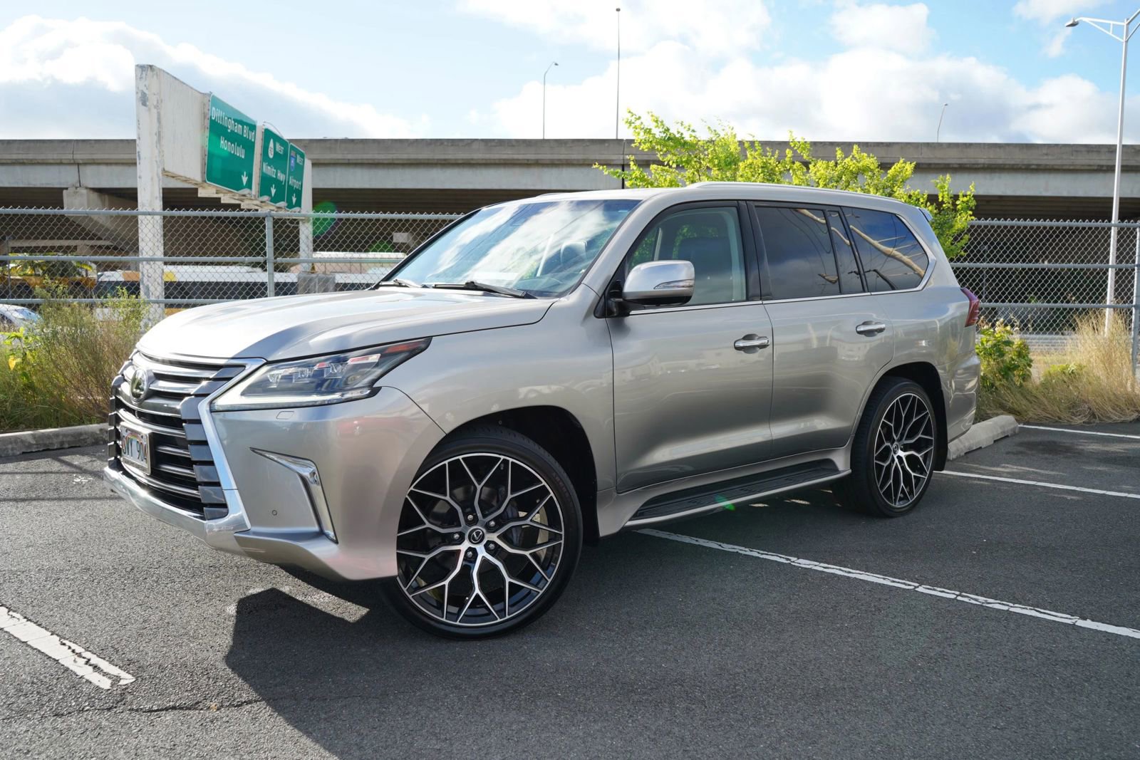 Used 2016 Lexus LX 570 4WD image 3