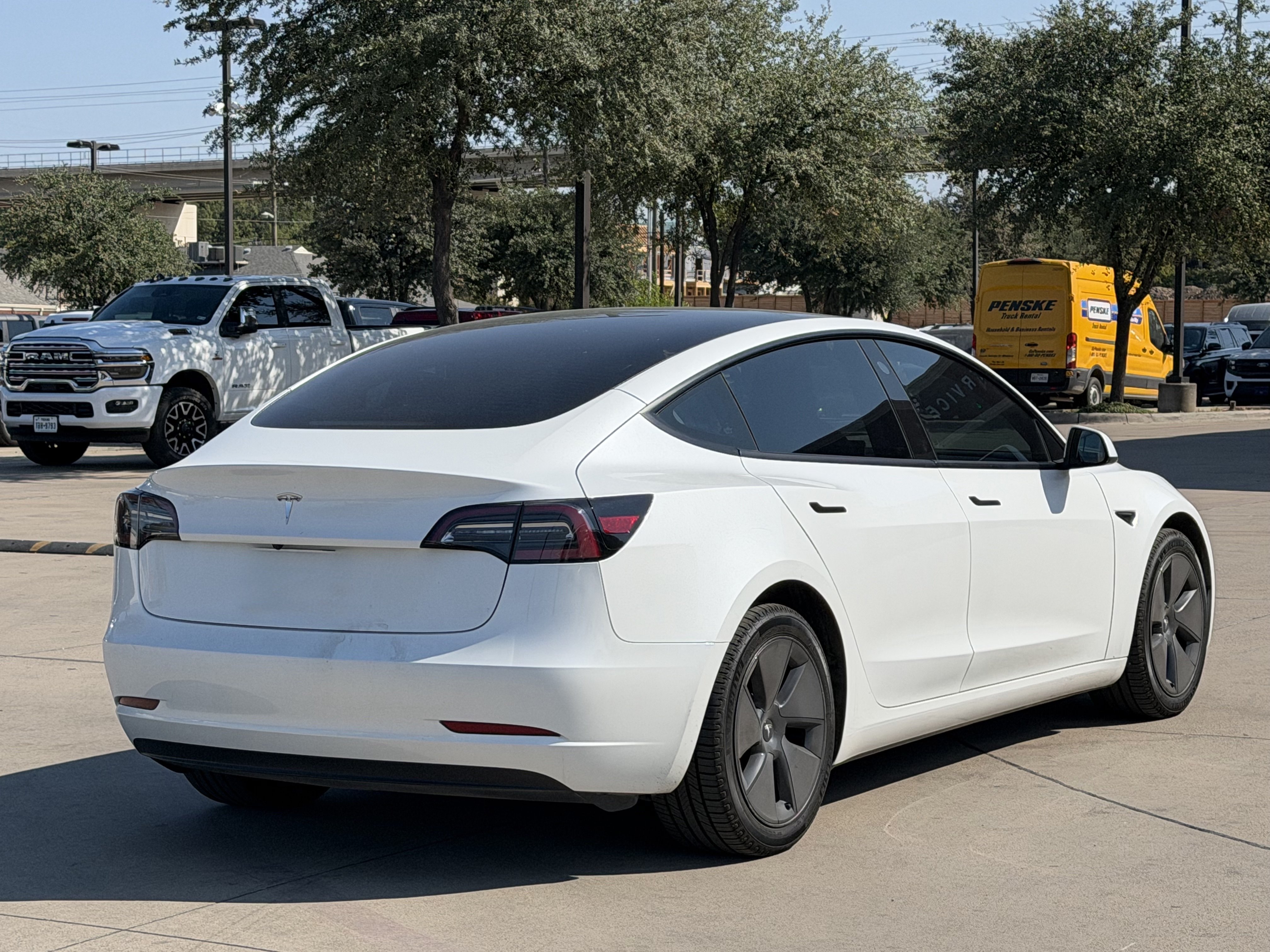 Used 2023 Tesla Model 3 Standard Range RWD image 4
