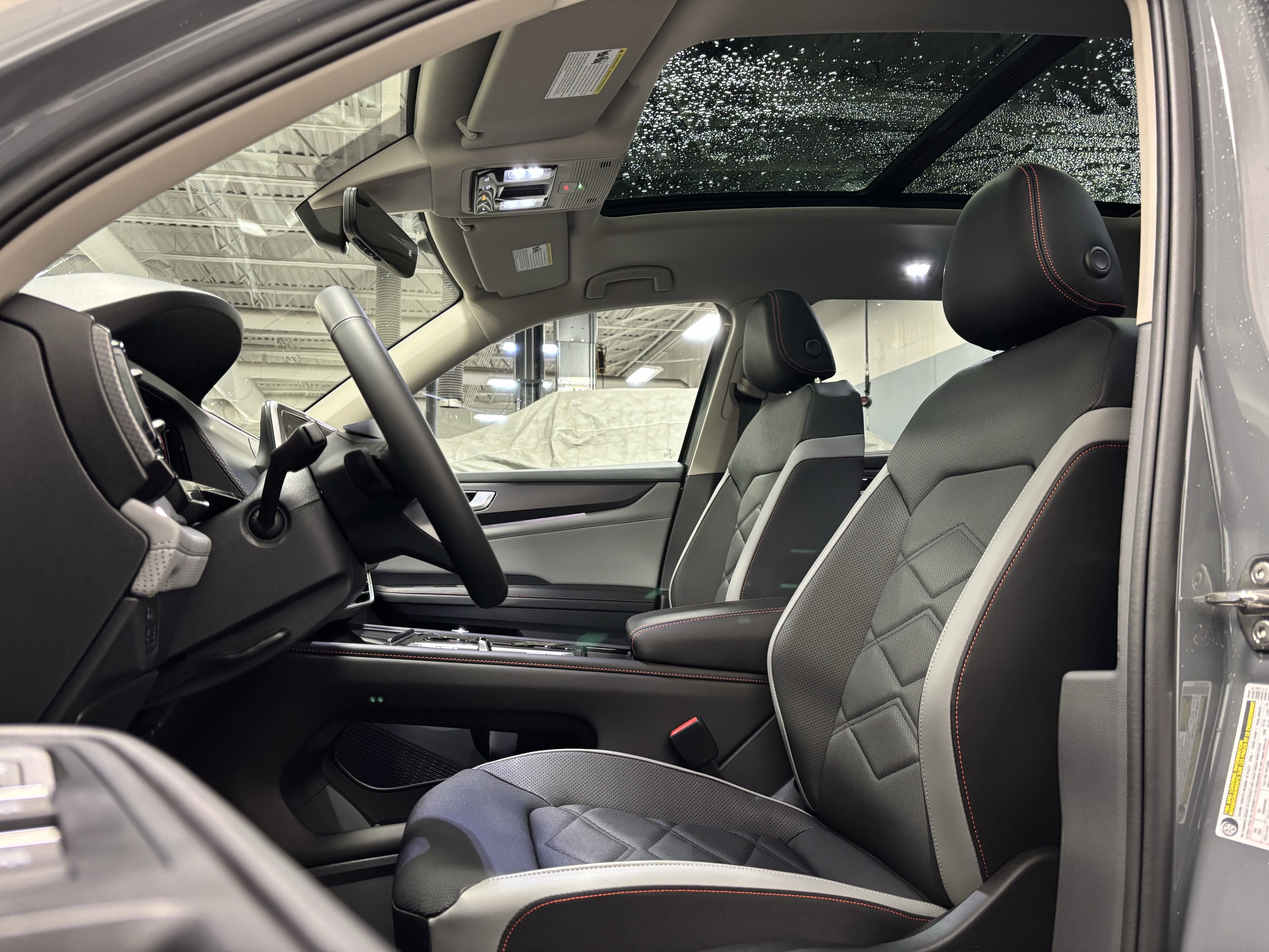 New 2025 Volkswagen Atlas Peak Edition SE image 3