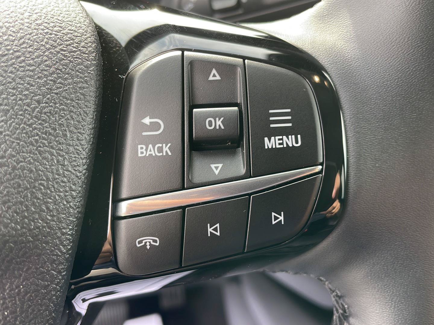 Used 2025 Ford Escape Active w/ Active Premium Tech Pack FWD image 16