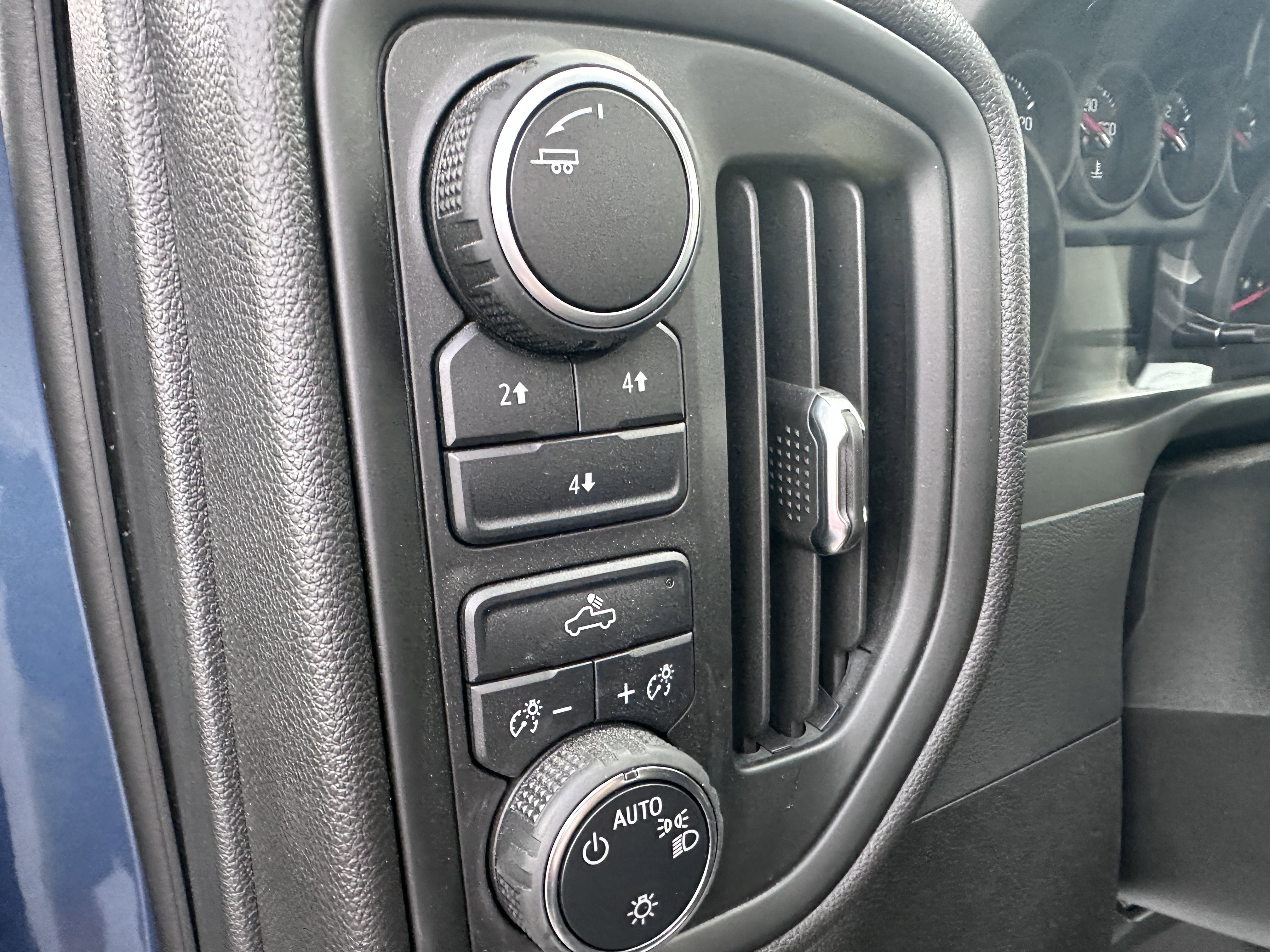 Used 2025 Chevrolet Silverado 2500 Custom image 16