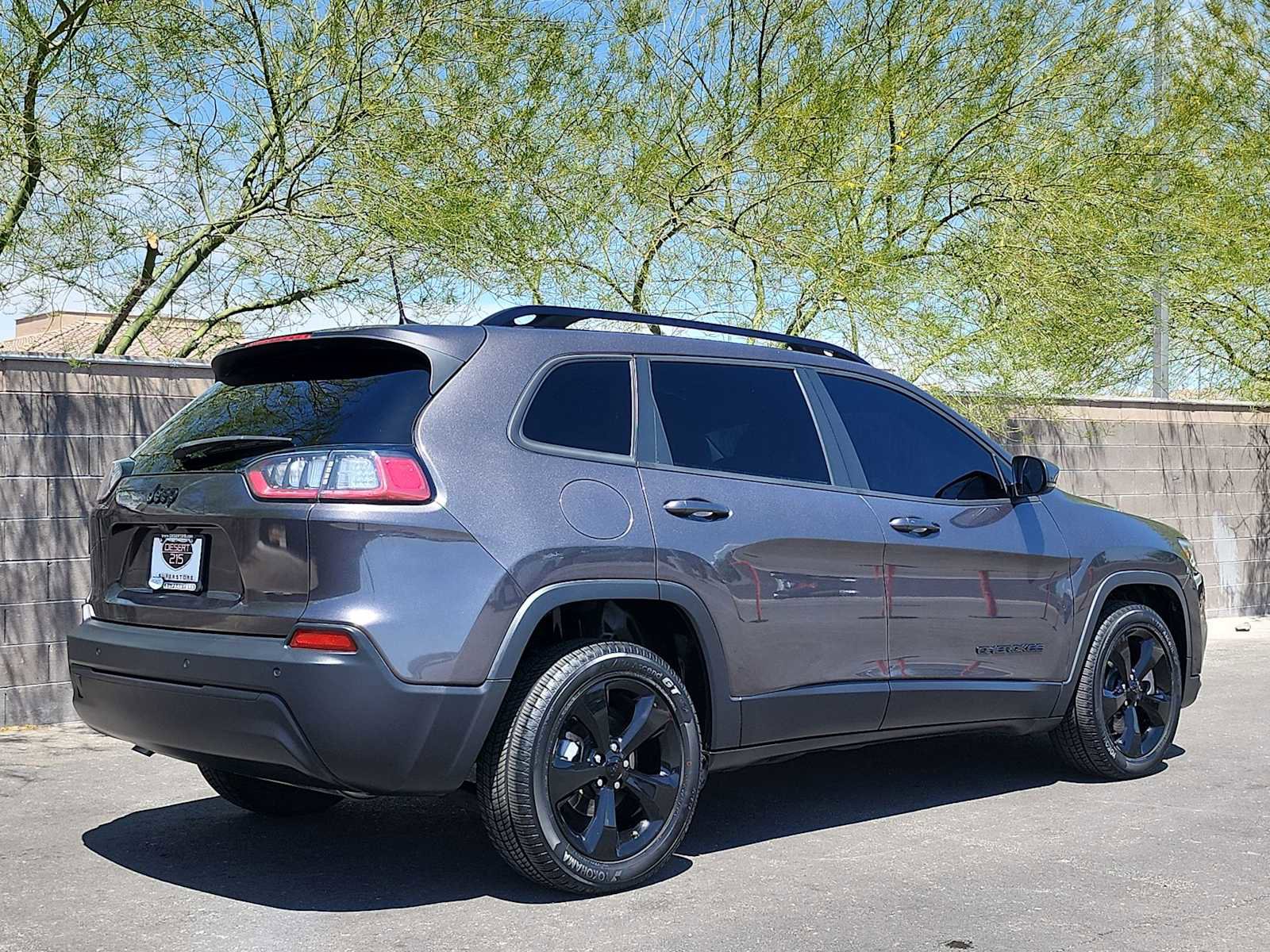 Used 2019 Jeep Cherokee Latitude Plus FWD image 9