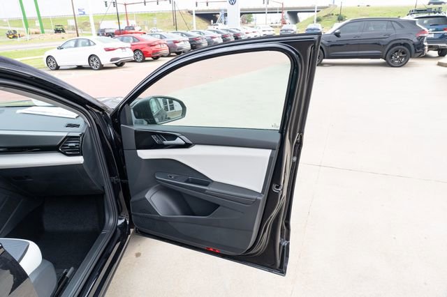 New 2026 Volkswagen Taos S image 14