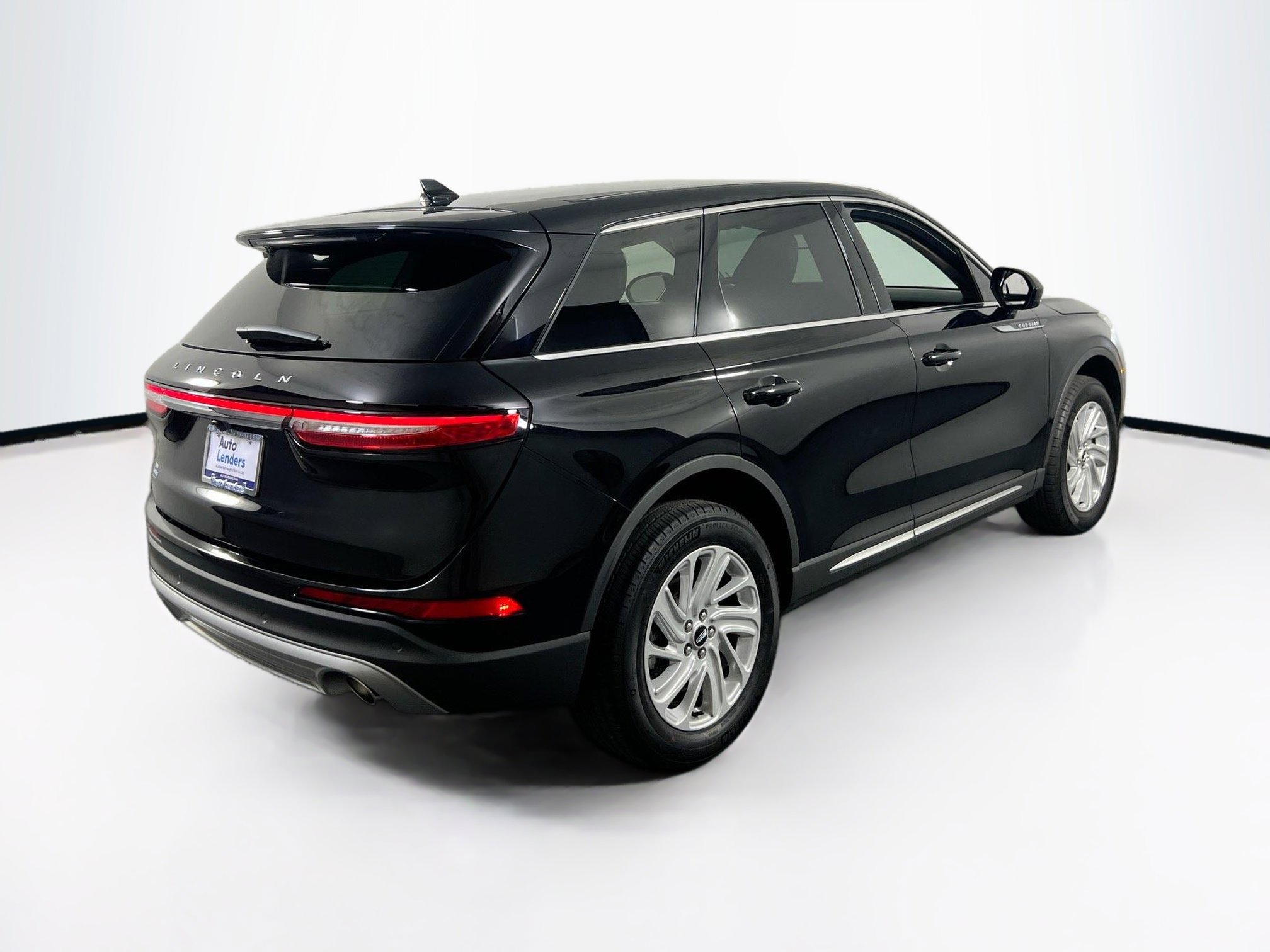 Used 2025 Lincoln Corsair AWD w/ Rear Removable Package Tray image 5