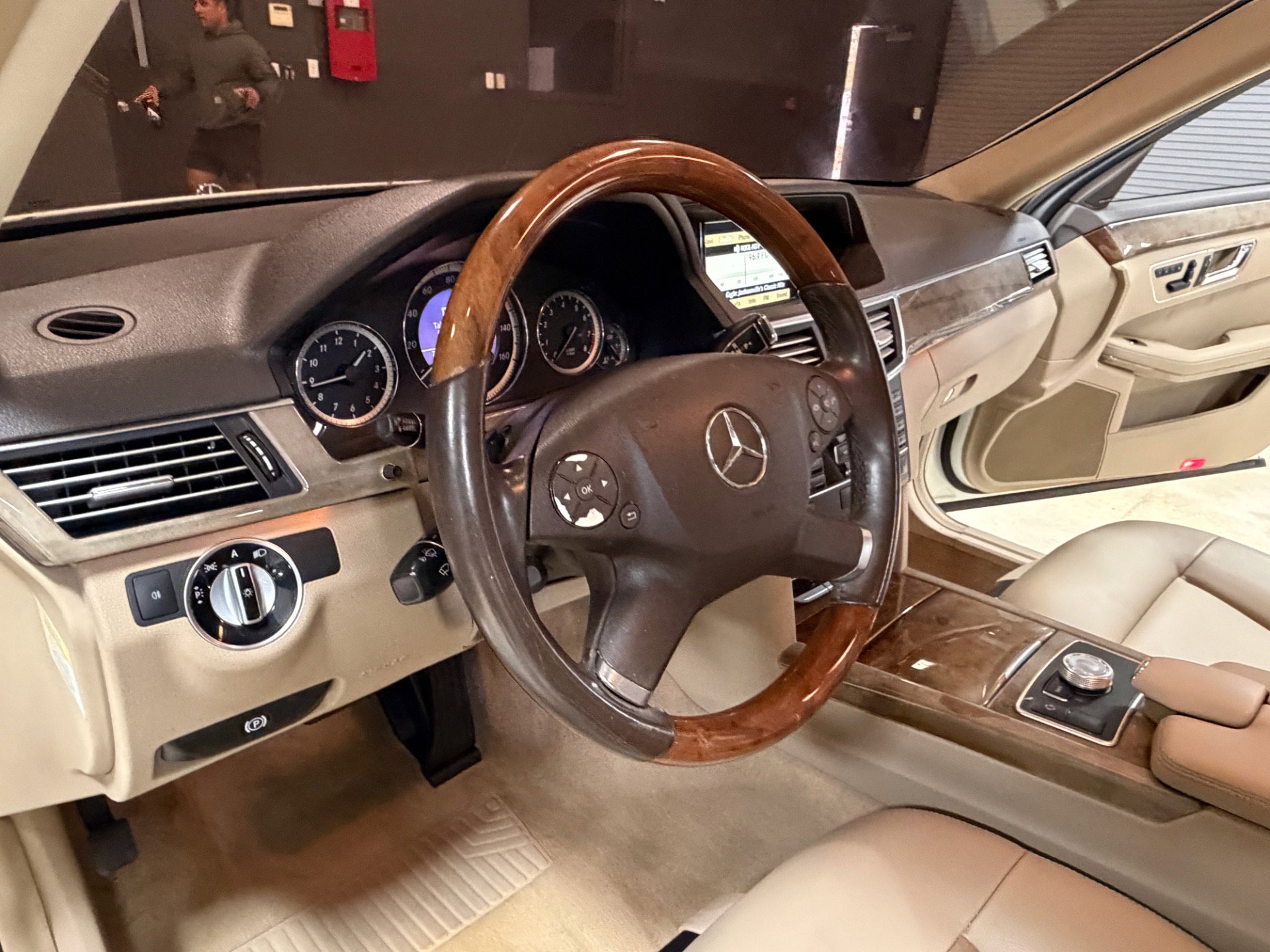 Used 2011 Mercedes-Benz E 350 4MATIC Wagon image 19