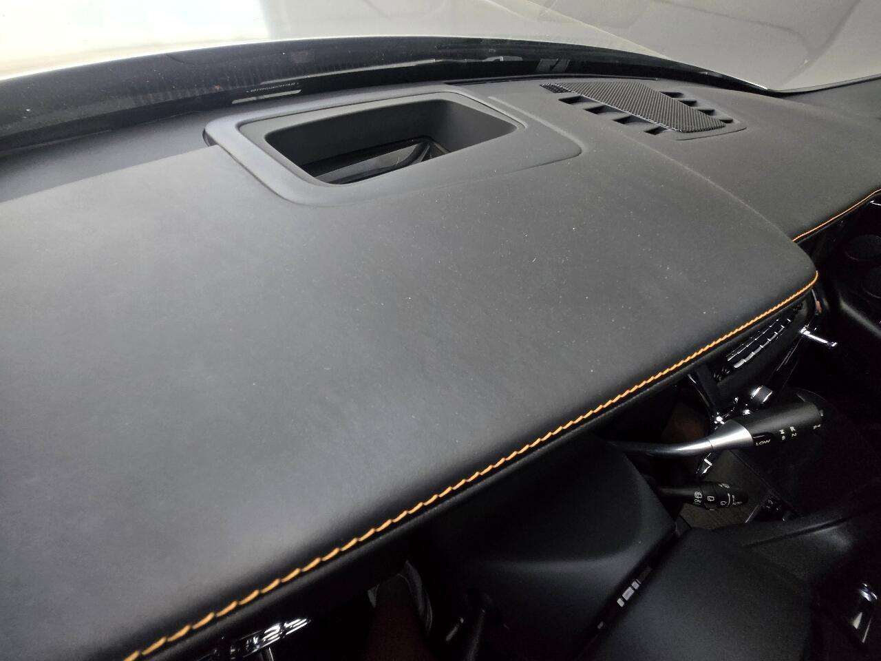 Used 2020 Rolls-Royce Cullinan Black Badge image 44