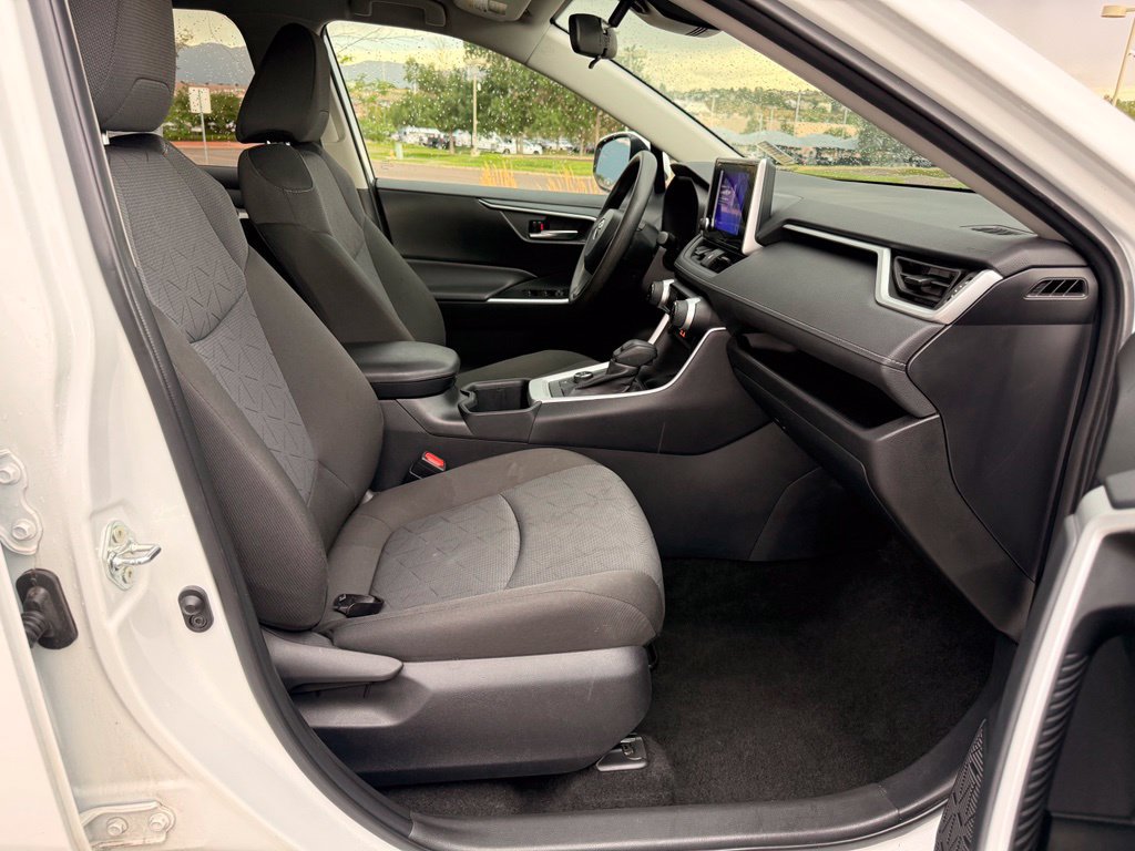 Used 2025 Toyota RAV4 XLE AWD/4WD image 32