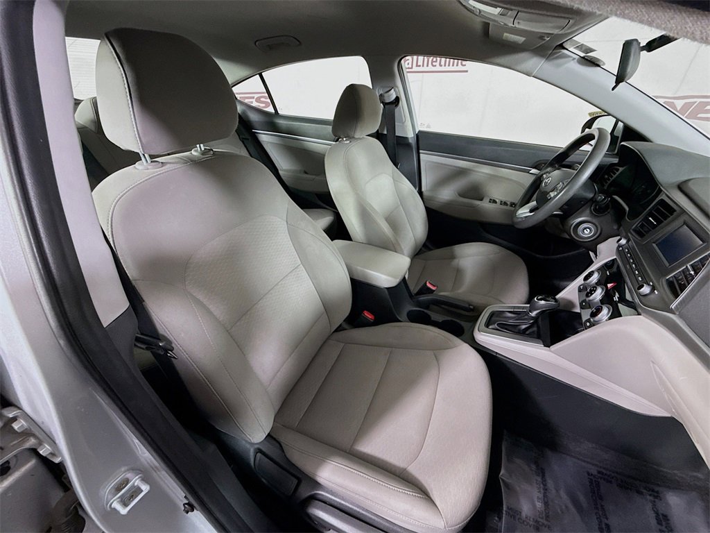 Used 2019 Hyundai Elantra SE image 28