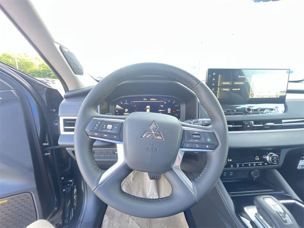 New 2025 Mitsubishi Outlander SE image 14