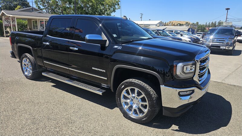 Used 2018 GMC Sierra 1500 SLT AWD/4WD image 2