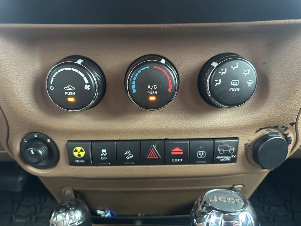 Used 2017 Jeep Wrangler Unlimited Rubicon w/ Connectivity Group AWD/4WD image 25