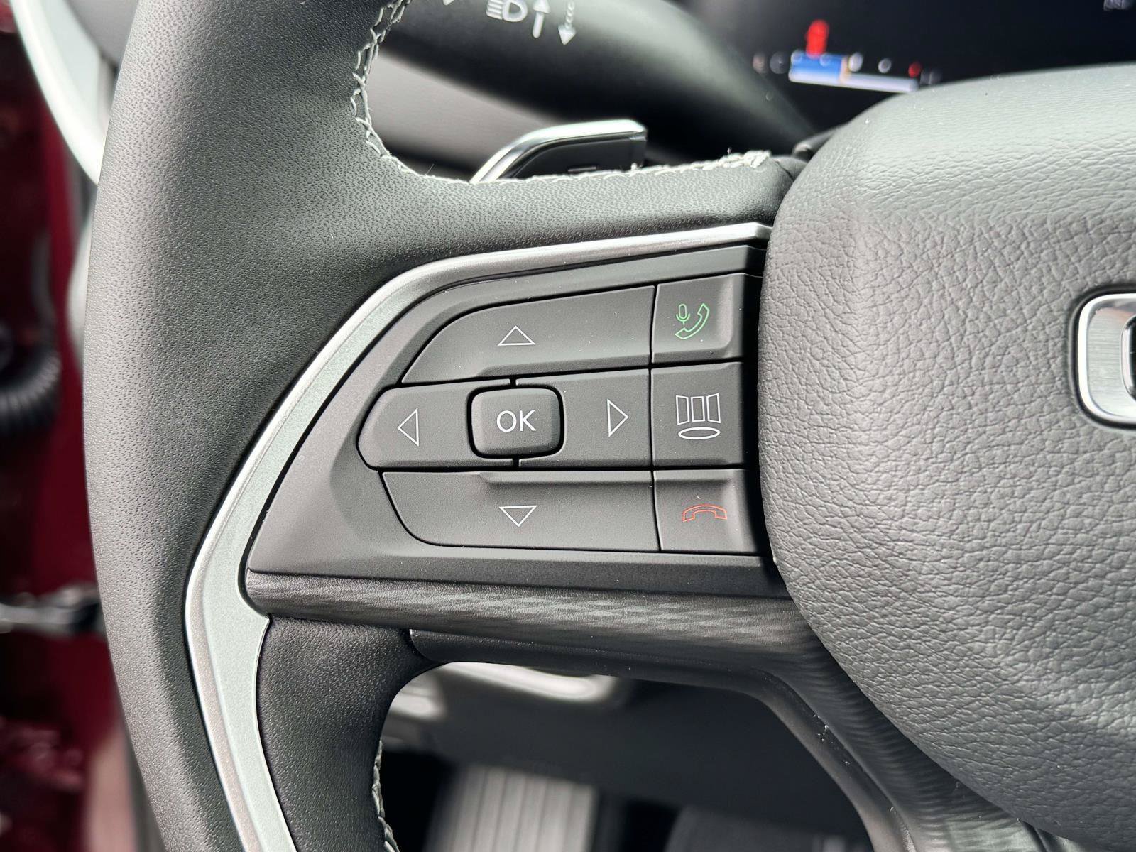 New 2025 Jeep Grand Cherokee Altitude AWD/4WD image 9