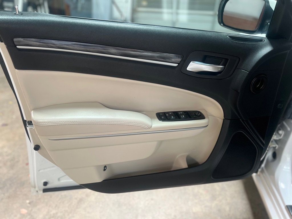 Used 2019 Chrysler 300 Touring L w/ Quick Order Package 22F image 24