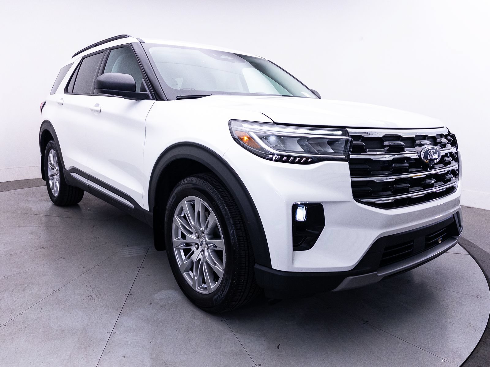 Used 2025 Ford Explorer Active w/ Active Comfort Package AWD/4WD image 11