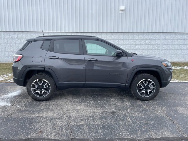 Used 2024 Jeep Compass Trailhawk w/ Trailhawk Convenience Group image 16