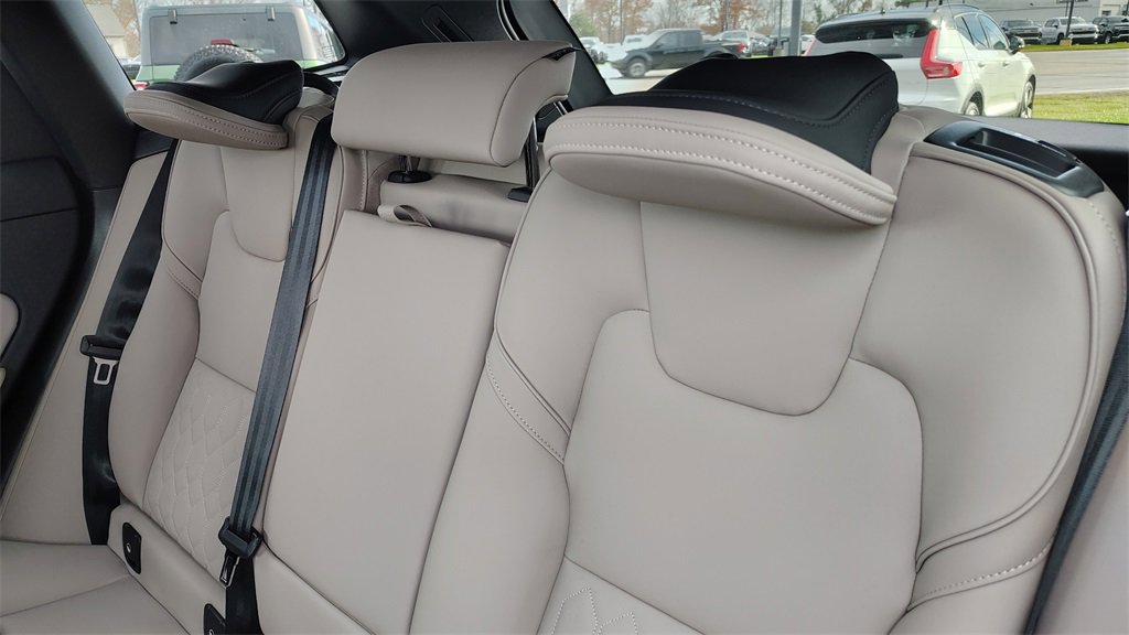 New 2026 Volvo XC60 B5 Plus w/ Climate Package image 26