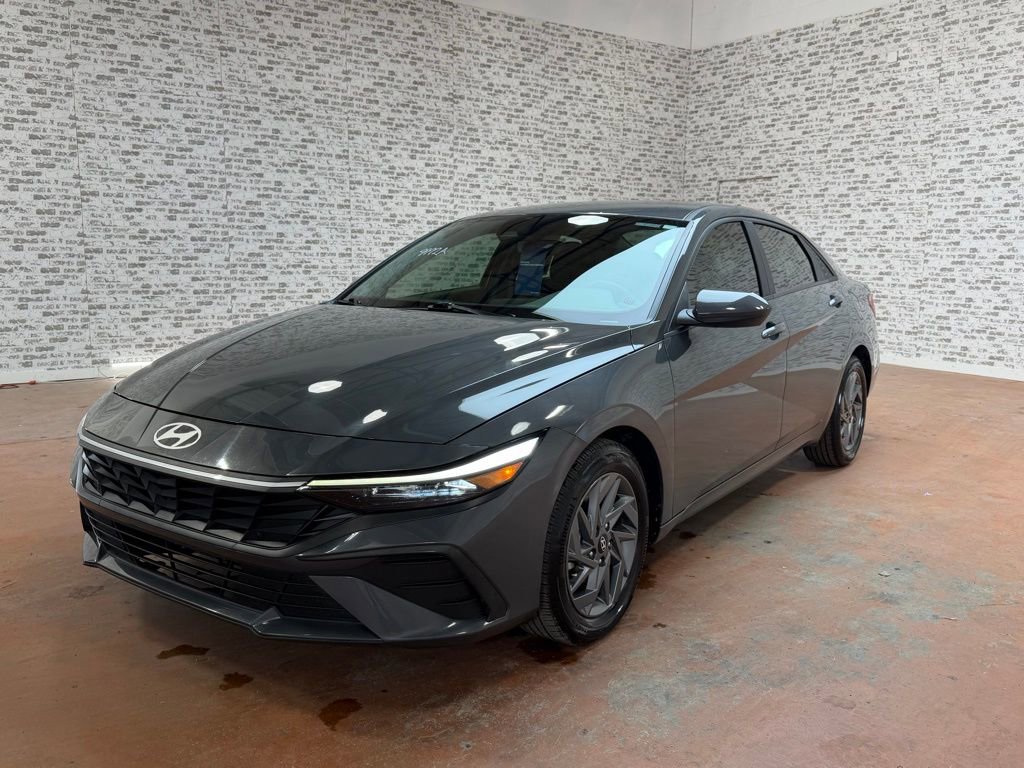 Certified 2024 Hyundai Elantra Blue image 3